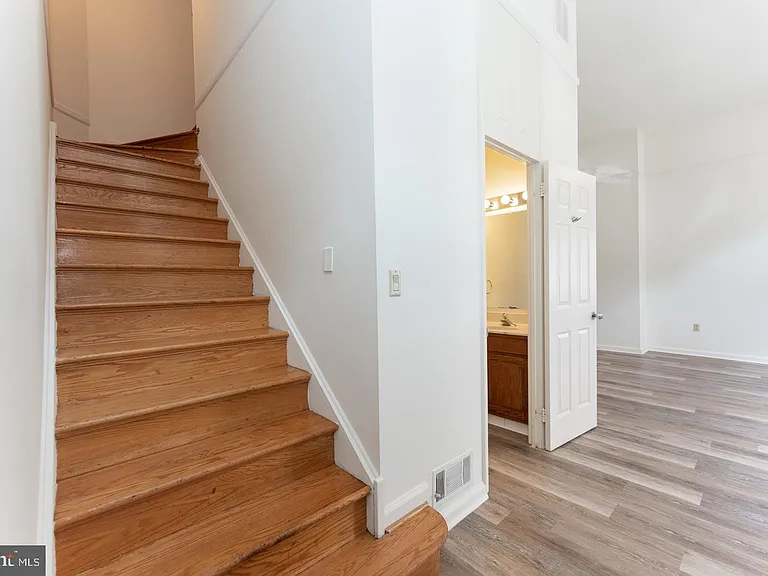 2020 Walnut St #2032 — Photo 8