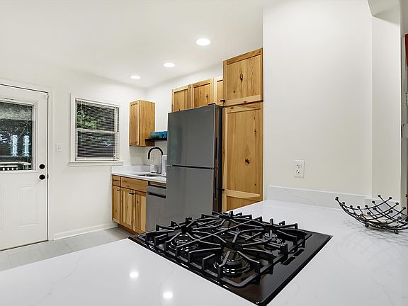 5th image of 6548 Ferguson St