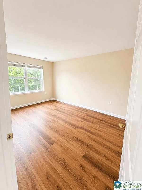 3 bed, 490 sqft, $2,250 — Photo 3