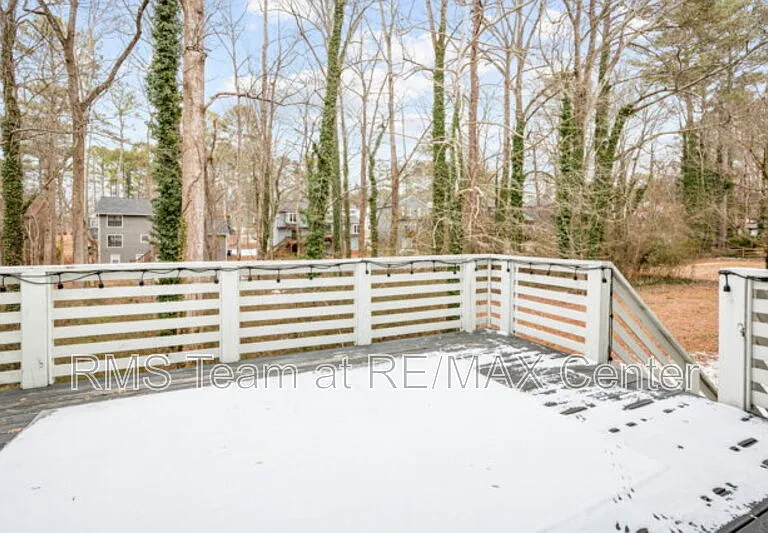 320 Saint Simons Cv — Photo 37
