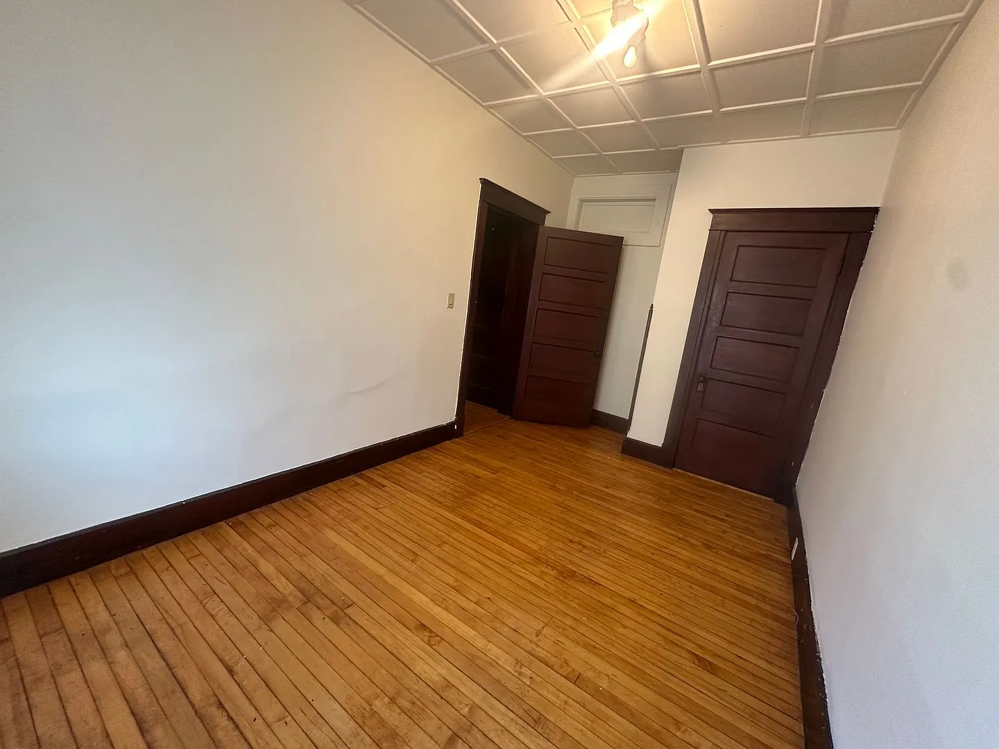 10 Kent Avenue — Photo 2