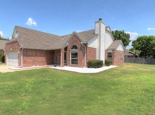 1401 N Willow Ave N, Broken Arrow, OK 74012