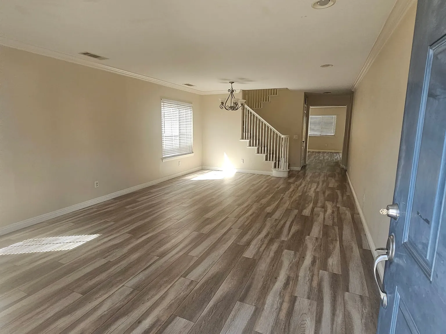 5 bed, 2680 sqft, $6,400 — Photo 3
