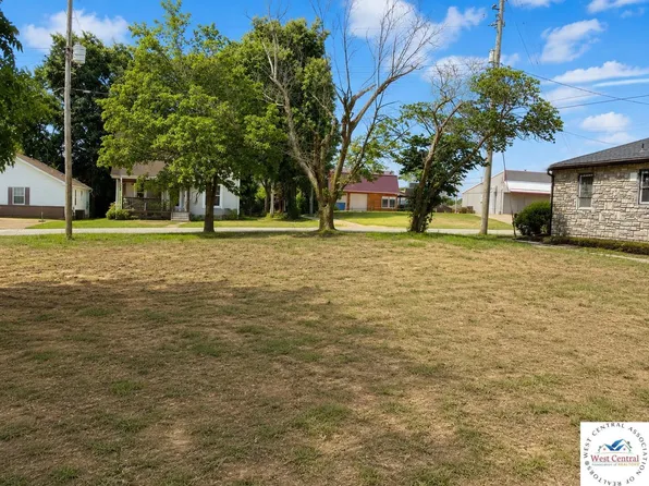 307 Jackson St, Warrensburg, MO 64093