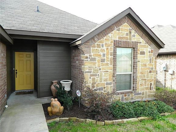 2nd image of 115 Comanche Dr