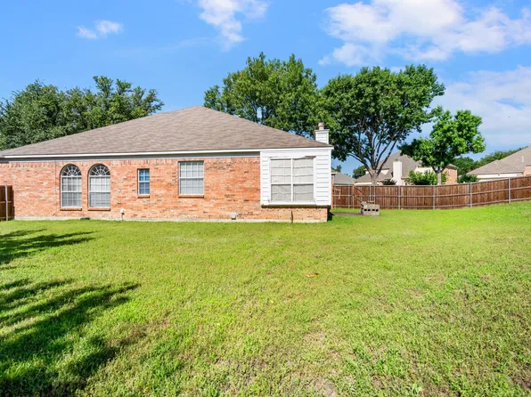 1325 Bentley Dr, Carrollton, TX 75006