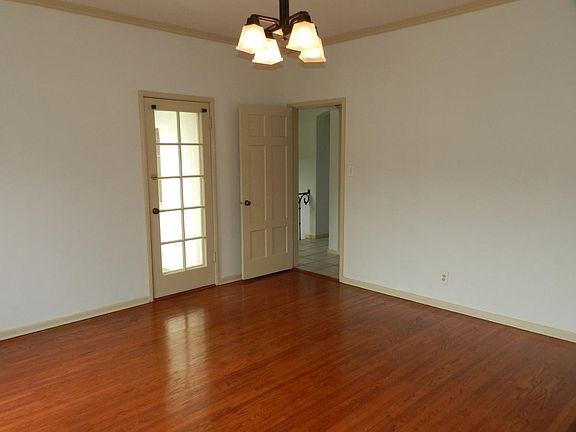 2nd image of 915 S Hobart Blvd
