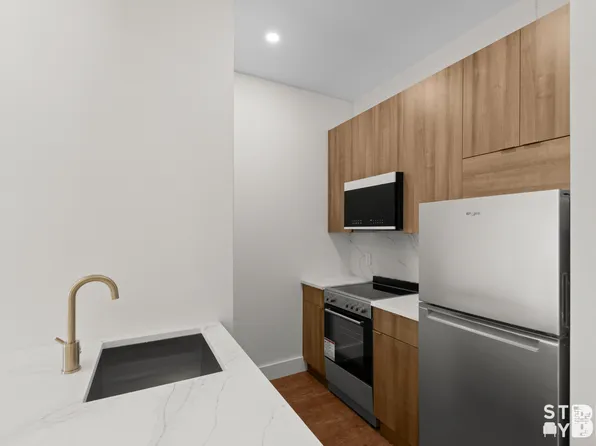 5102 Fifth Avenue image 1 of 8
