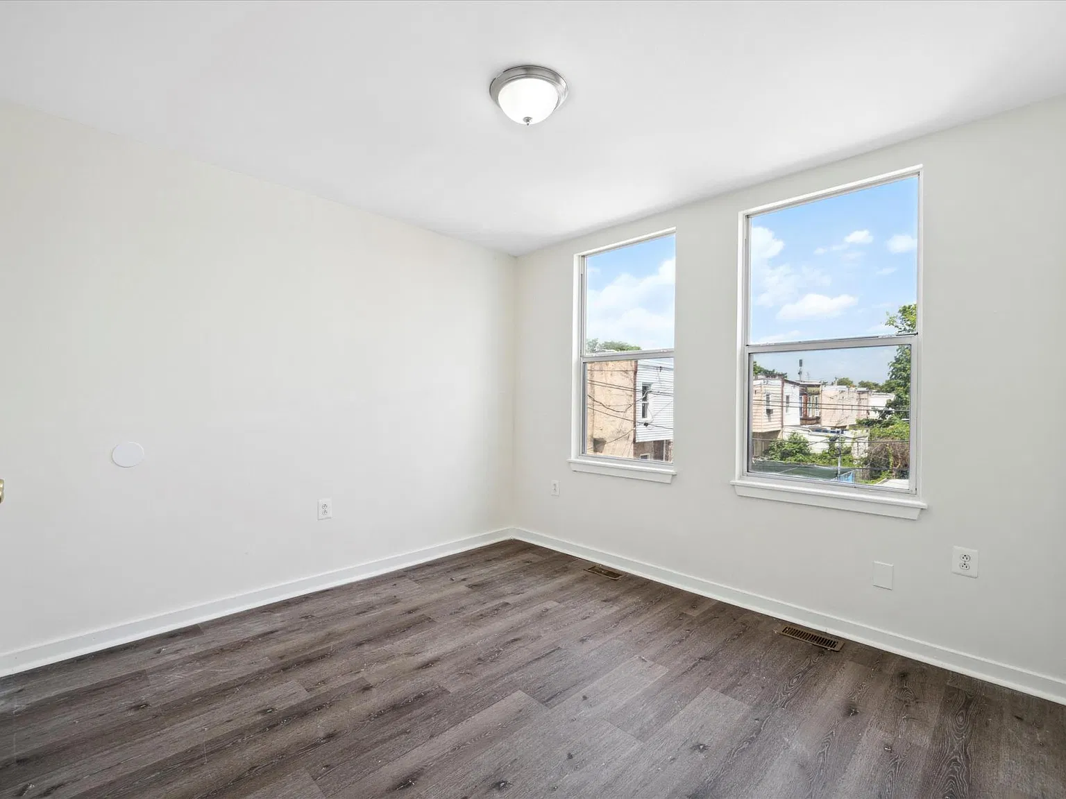 2 bed, 900 sqft, $1,200 — Photo 3