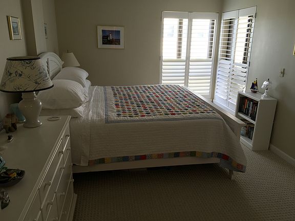 4th image of 205 E Grand Ave APT 6B