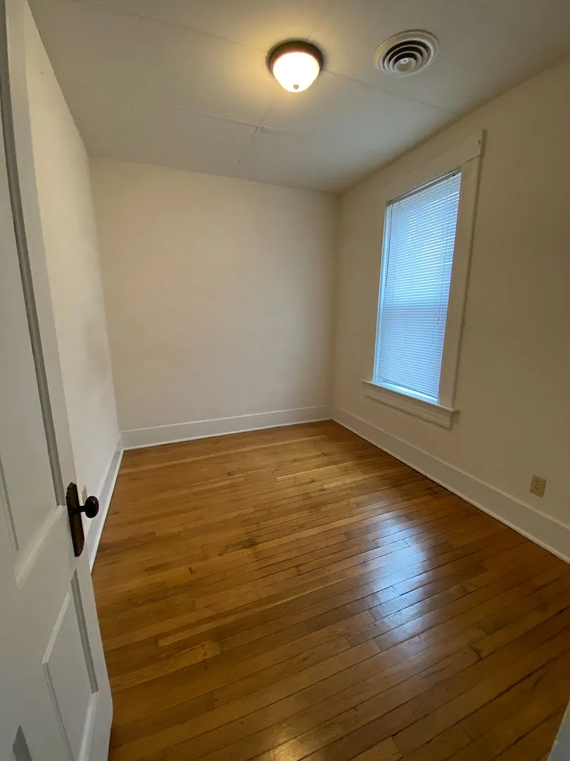 Spacious One Bedroom on the Northside — Photo 4