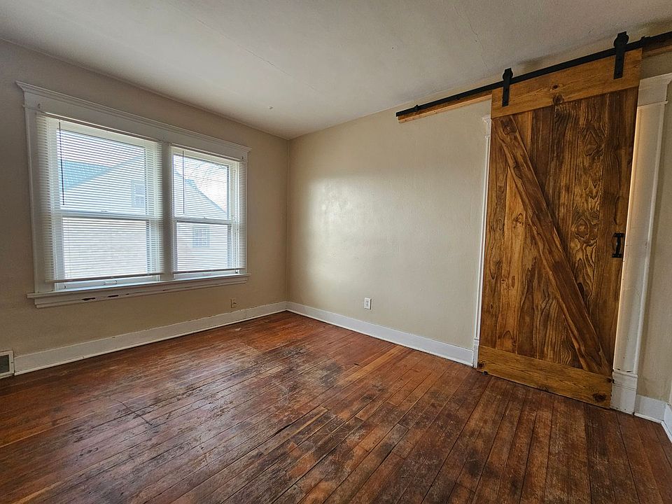1st image of 1532 5th Ave SE APT 4