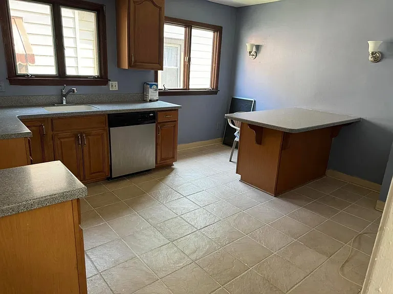 217 Dartmouth Ave — Photo 2