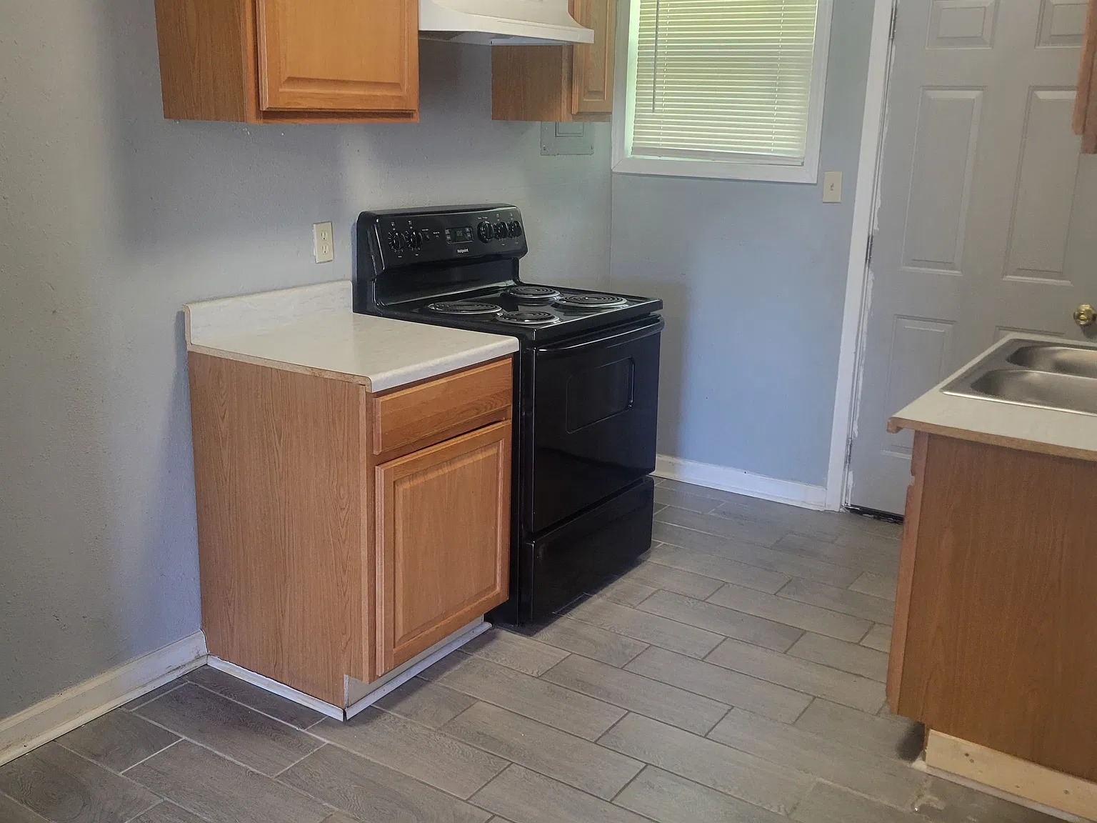 100 Dora St — Photo 1