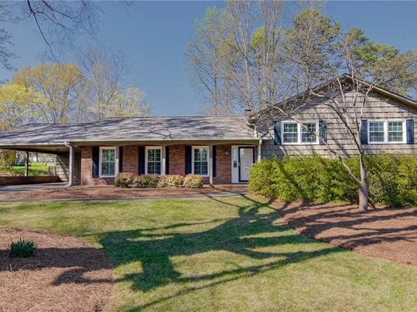 3011 Saint Claire Rd, Winston Salem, NC 27106