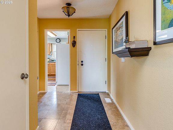 4th image of 14029 NE Fremont Ct