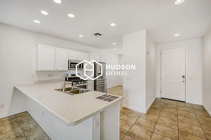 6326 W Raymond St — Photo 6