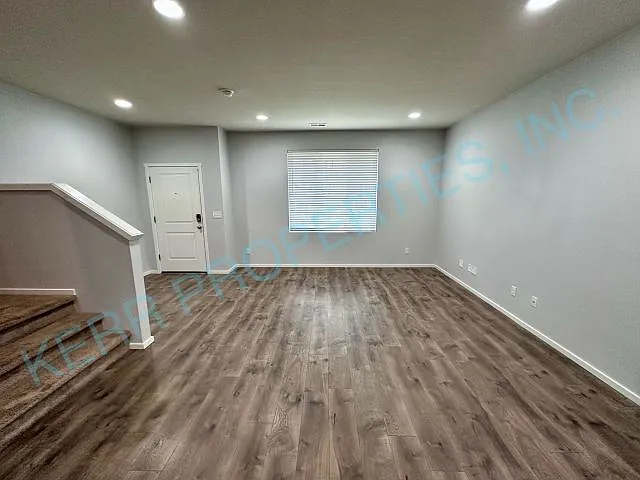 Charming 3-Bedroom Haven in Happy Valley - 1814 Sq Ft of Comfort! — Photo 2