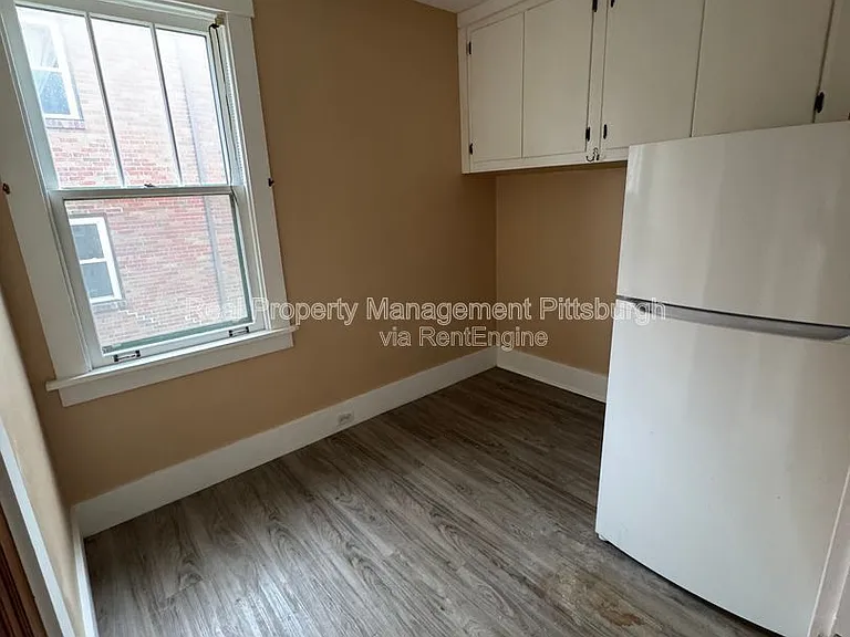 30 Sheridan Ave — Photo 8