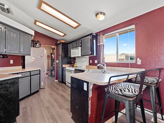 5th image of 277 Longhorn Ave