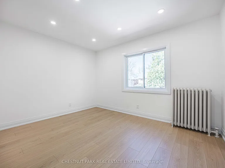 54 McNairn Ave #UPPER — Photo 16