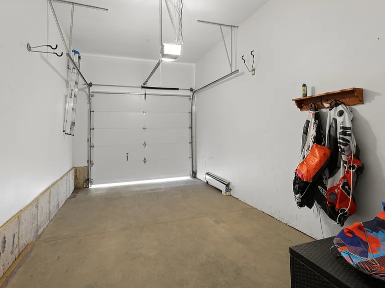 1 Car Garage & Toy Storage