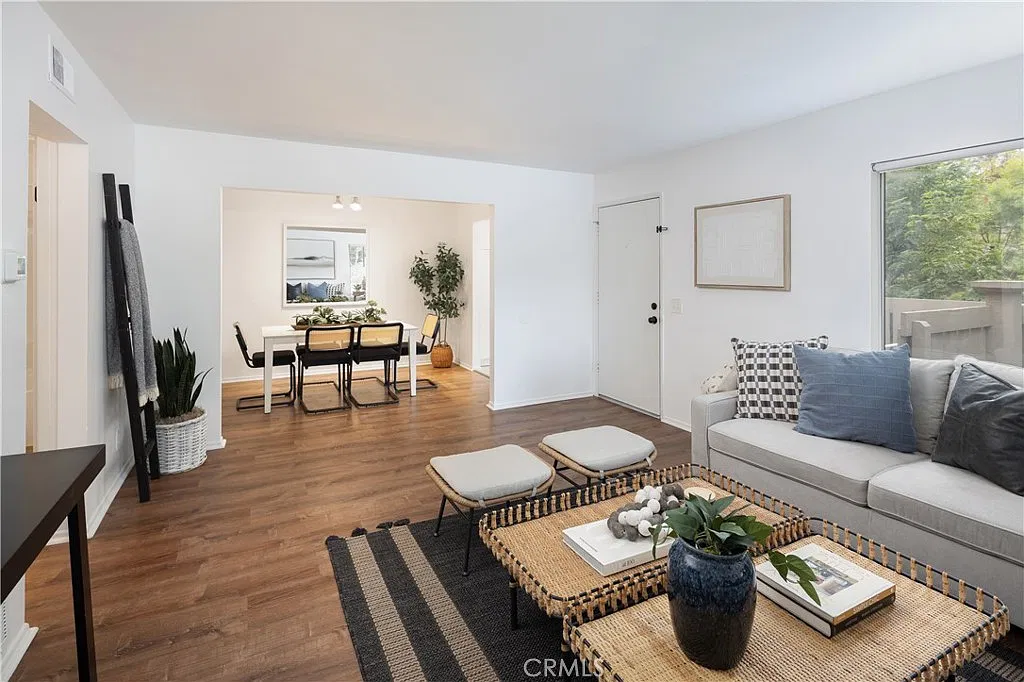 2 bed, 917 sqft, $3,095 — Photo 3