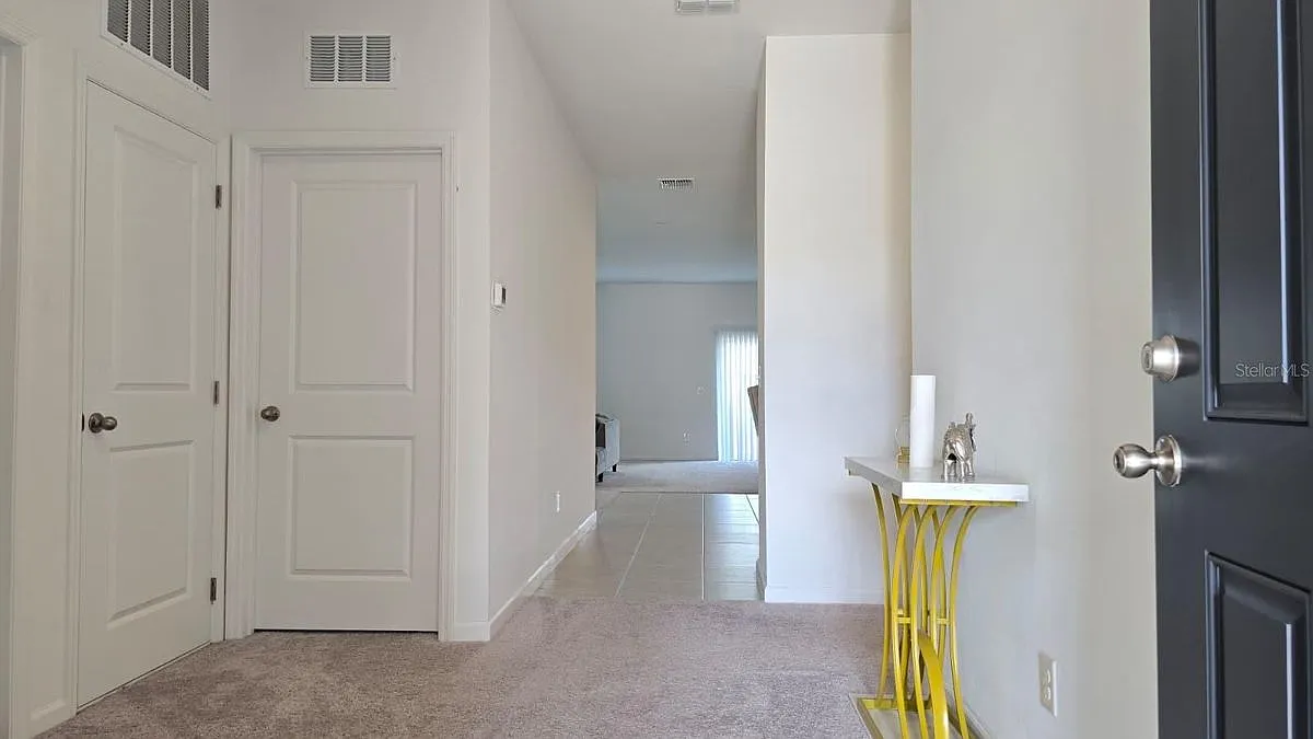 4 bed, 2.0 bath, 1910 sqft, $2,550 — Photo 3