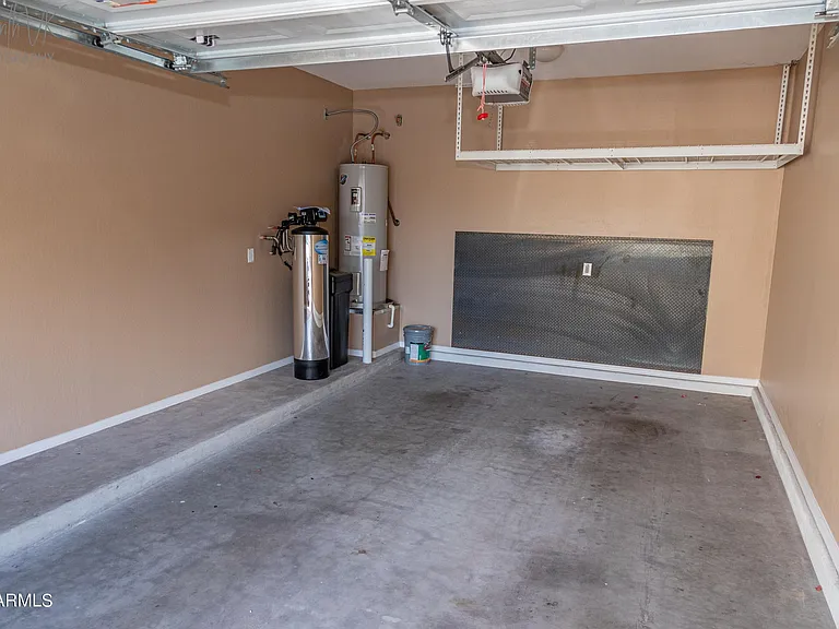 2162 W Scully Dr — Photo 31