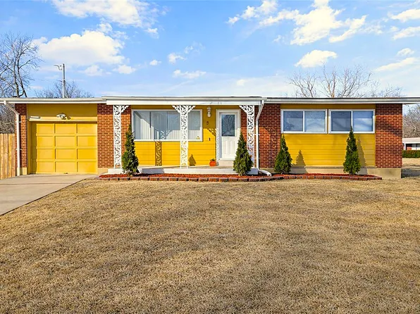 1547 Babcock Dr, Saint Louis, MO 63136