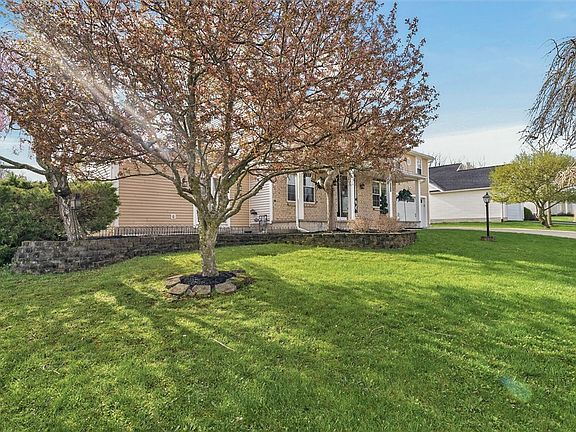4th image of 1343 Fieldcrest Ln