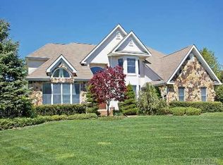 3 Sweet Gum Ct, Dix Hills, NY 11746