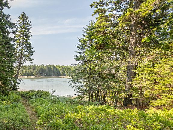 2nd image of 70 Island Retreat Road