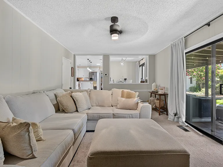 1106 Lake Home Dr — Photo 15