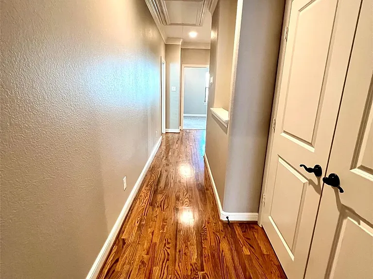 1818 Edwards St — Photo 21