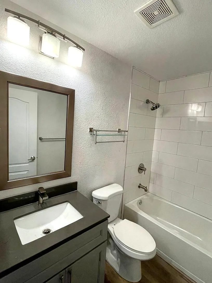 3 bed, 1405 sqft, $2,492 — Photo 4