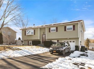 4 Twin Wells Ct, Middletown, NY 10940