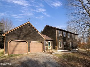 7 Stonehurst Dr, Queensbury, NY 12804