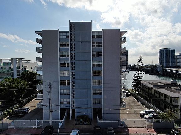 2nd image of 2016 Bay Dr APT 704