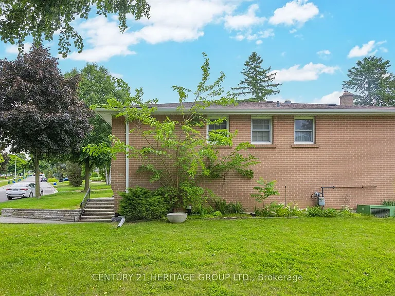 1 Dunsinane Dr — Photo 36
