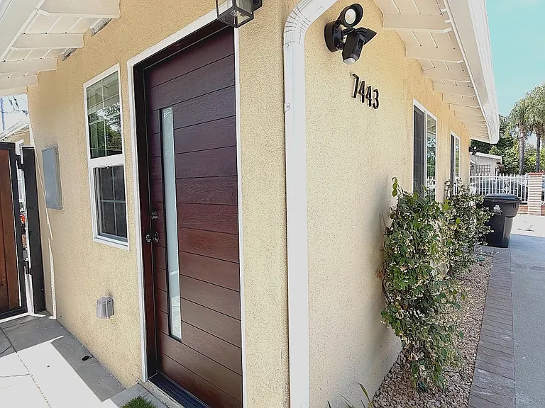 7443 Penfield Ave — Photo 11