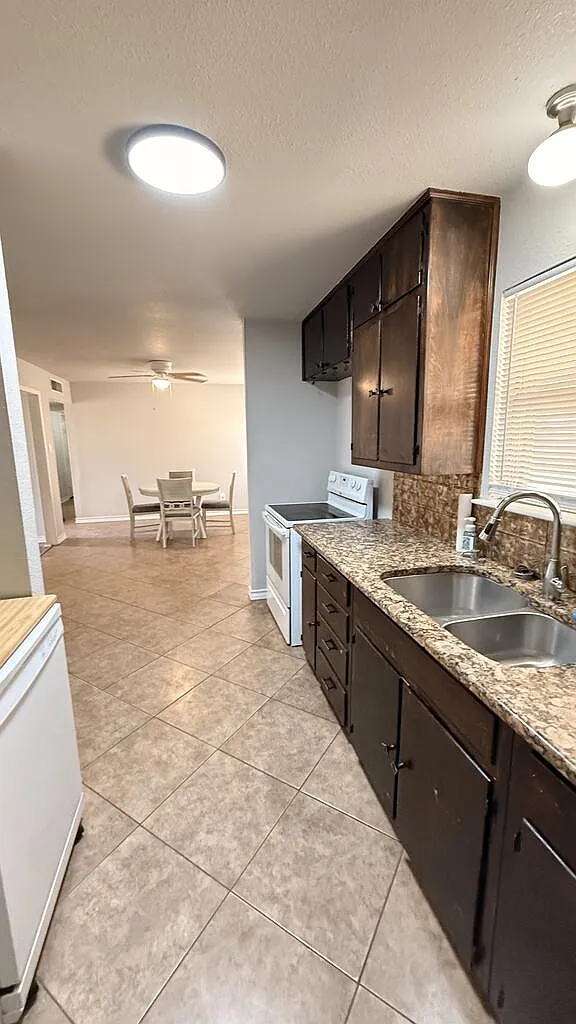 3 bed, 2.0 bath, 1348 sqft, $2,200 — Photo 2
