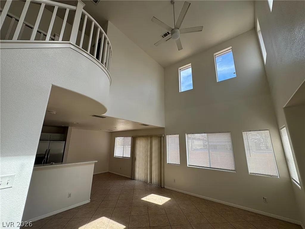3 bed, 2.5 bath, 1422 sqft, $1,895 — Photo 2