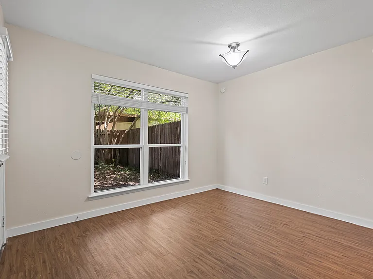 2015 Warnford Pl #2015 — Photo 21