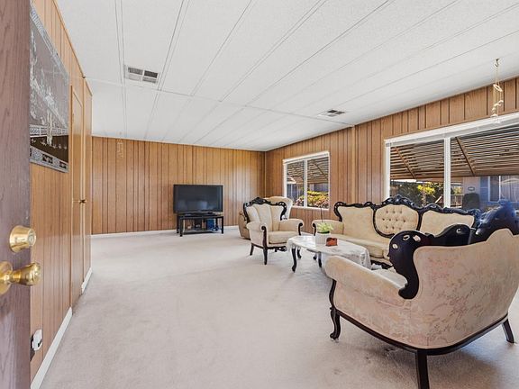 4th image of 102 Quail Hollow Dr #102