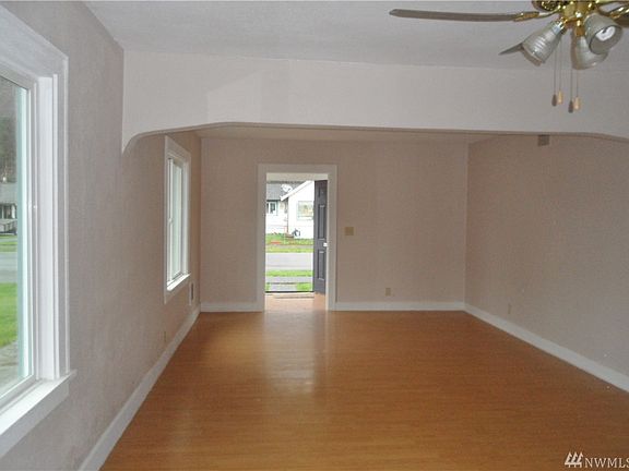 3rd image of 2728 Cherry St