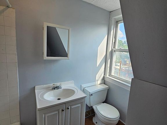 5th image of 207 S 11th St Floor 3