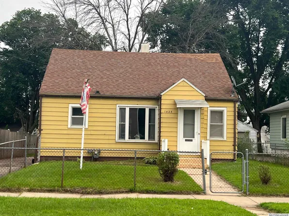 1425 N Madison Ave, Mason City, IA 50401