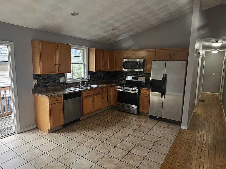 80 Unit St #2 — Photo 5