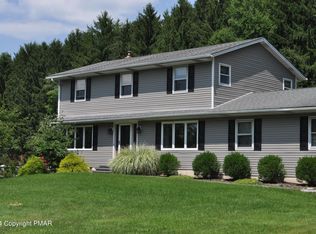 2135 Valley View Dr S, Saylorsburg, PA 18353